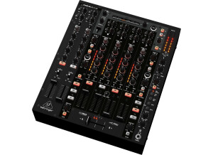 Behringer NOX606