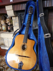 Jacques/Jean-Pierre Favino Guitare jazz Bouche en O