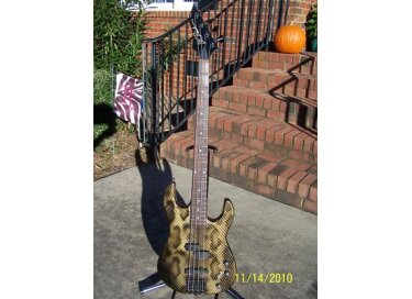B.C. Rich Gunslinger Bass