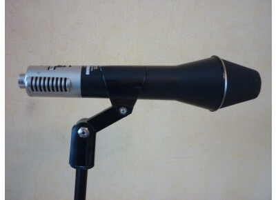 AKG d202