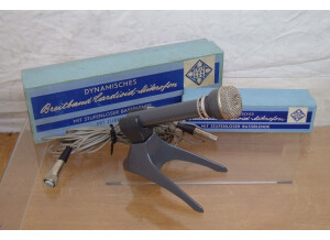 AKG D19C