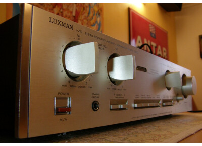 Luxman L-210