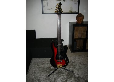 Aria Pro II Mad Axe Bass