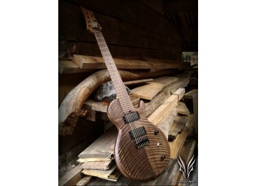 Hufschmid Guitars H7SC highly figured Bastogne walnut top