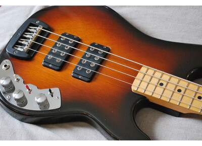 G&L L-2000E