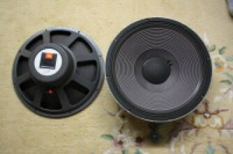JBL 2220B