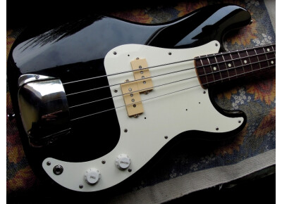 Squier Silver Precision Bass