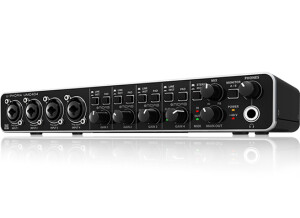 Behringer U-Phoria UMC404