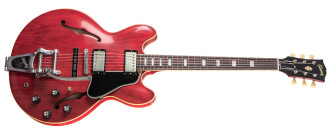 Rich Robinson signs a Gibson ES-335