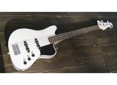 Desert Dust Guitars Dinah Classic Bass J-Bee