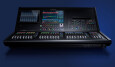 Roland prépare une console pour le live