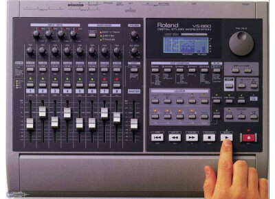 Roland VS-880