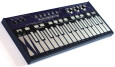 Future Retro planche sur un clavier tactile
