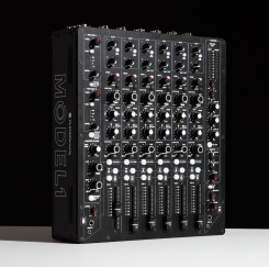 La console DJ Model 1 arrivera en juin