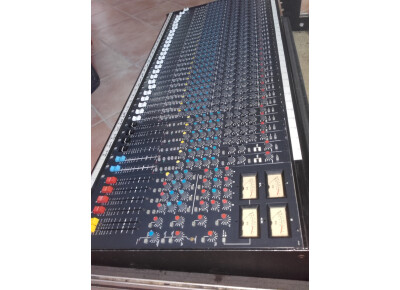 Soundcraft 200B 32/4/2