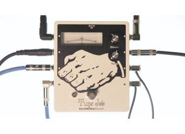 EarthQuaker Devices Tune Job Quadraphonic Modulated Tuning Device