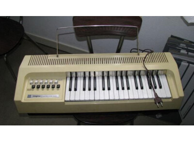 Magnus Electric Chord Organ