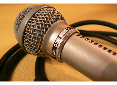 AKG D24