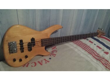 Aria Pro II Avante AVB-40