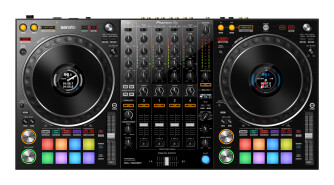 Un contrôleur Pioneer DDJ-1000SRT compatible avec Serato DJ