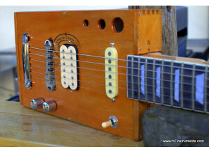 M7Instruments Cigarbox 6 cordes "Orégon"