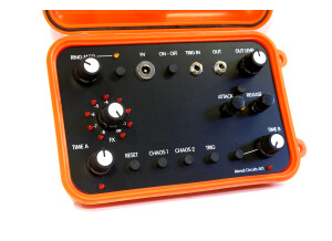 Atonal Circuits A01 – Glitch & Noise Generator