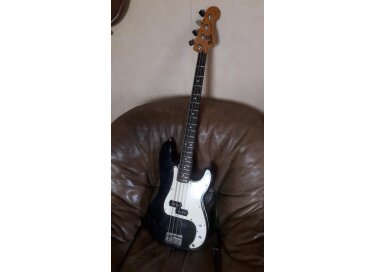 Fender Precision Bass made in Mexico "Squier Series"