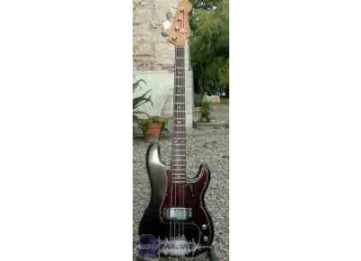 Fender Precision Bass (1977)