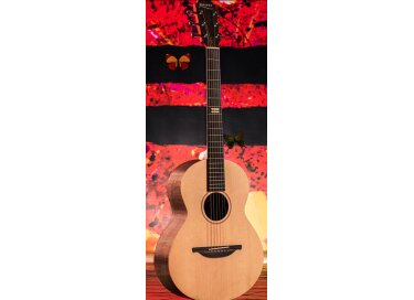 Sheeran By Lowden = Edition