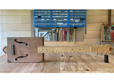 Cesar Box Guitars Cigar box acoustique 6 cordes « Fredbox »