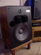 JBL L300