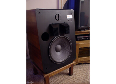 JBL L300