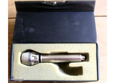 AKG D196C