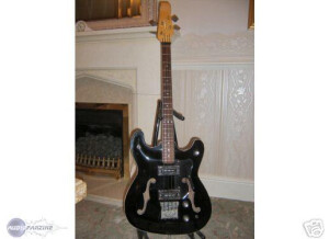 Burns Guitars 704 bass