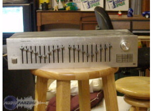 Realistic stereo frequency equalizer