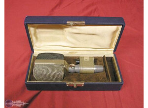 AKG D20