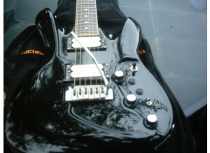 Switch Guitars INNOVO  MIDI GUITARE IV