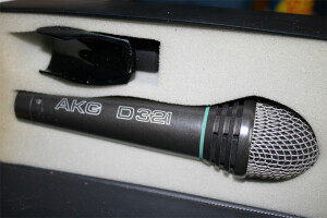 AKG D 321