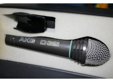 AKG D 321