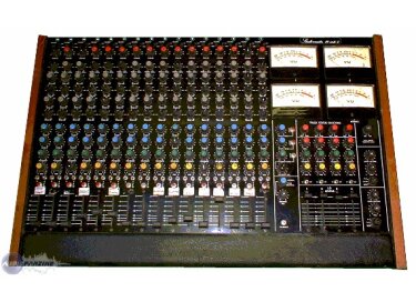 Studiomaster 16 Into 4