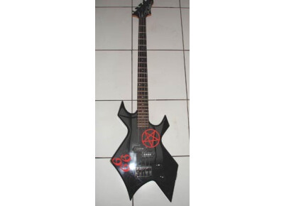 B.C. Rich Platinum Pro Warlock Bass
