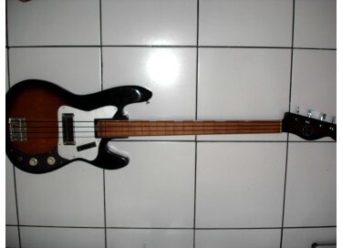 Teisco EB 100
