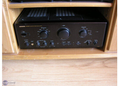 Onkyo Integra R1