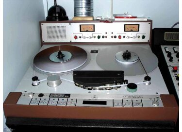 Schlumberger F500 With Vu-Meters