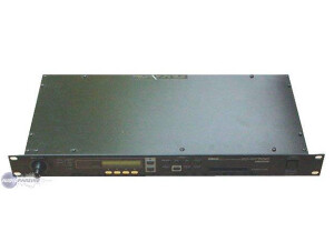 Yamaha EMP700