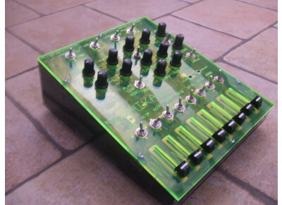 AtomoSynth Mochika XL