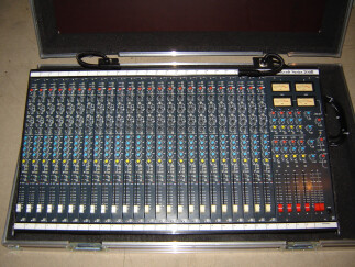 Soundcraft 200-B 24/4/2