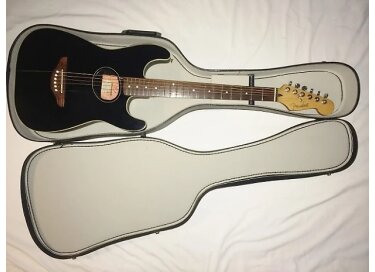 Fender Stratacoustic (2000-2005)
