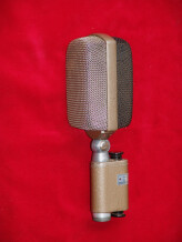 AKG D30