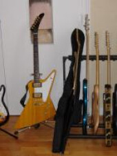 Et toutes mes guitares